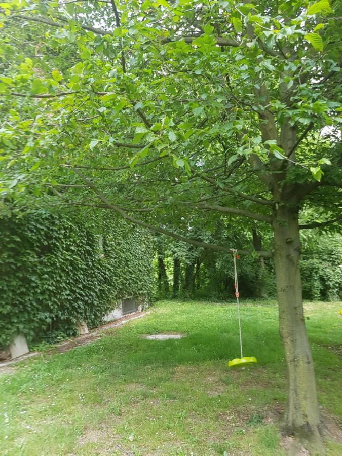Le Case Nel Bosco Vanzago Bagian luar foto